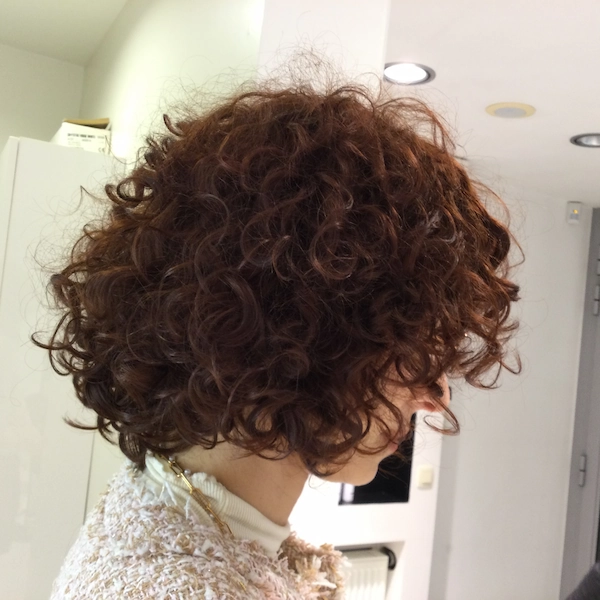 Coiffure bouclée naturelle